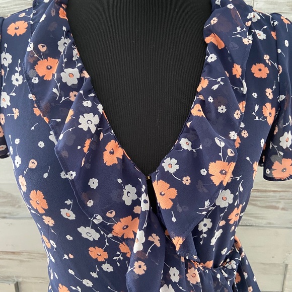 Beautiful MICHAEL KORS dress. - Picture 3 of 11